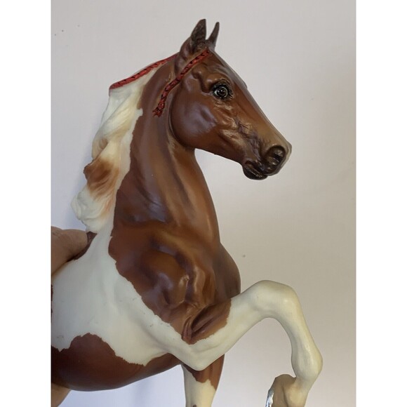 Breyer Traditional CH Sprinkles Pinto Five Gaiter - Picture 6 of 12
